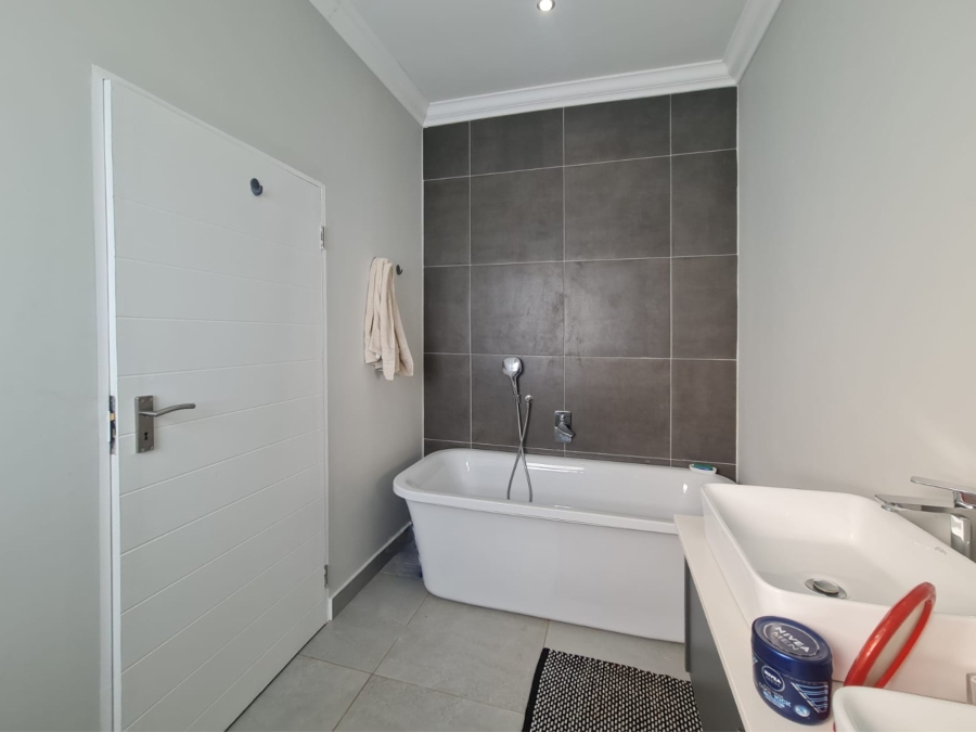 To Let 3 Bedroom Property for Rent in Melodie North West